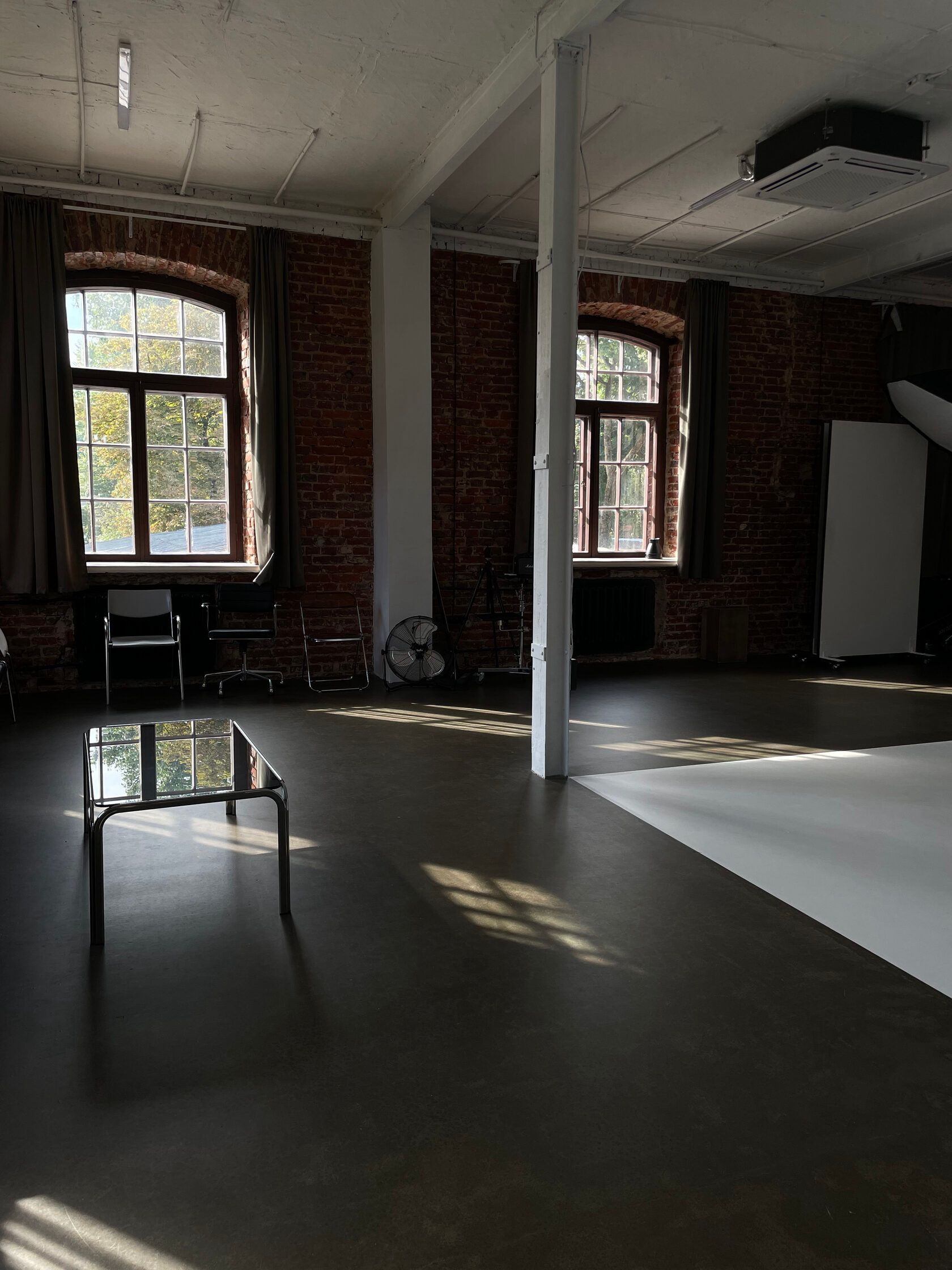 Аренда фотостудии ZARNICA STUDIO Зал Новый Зал в Минске | Фото 