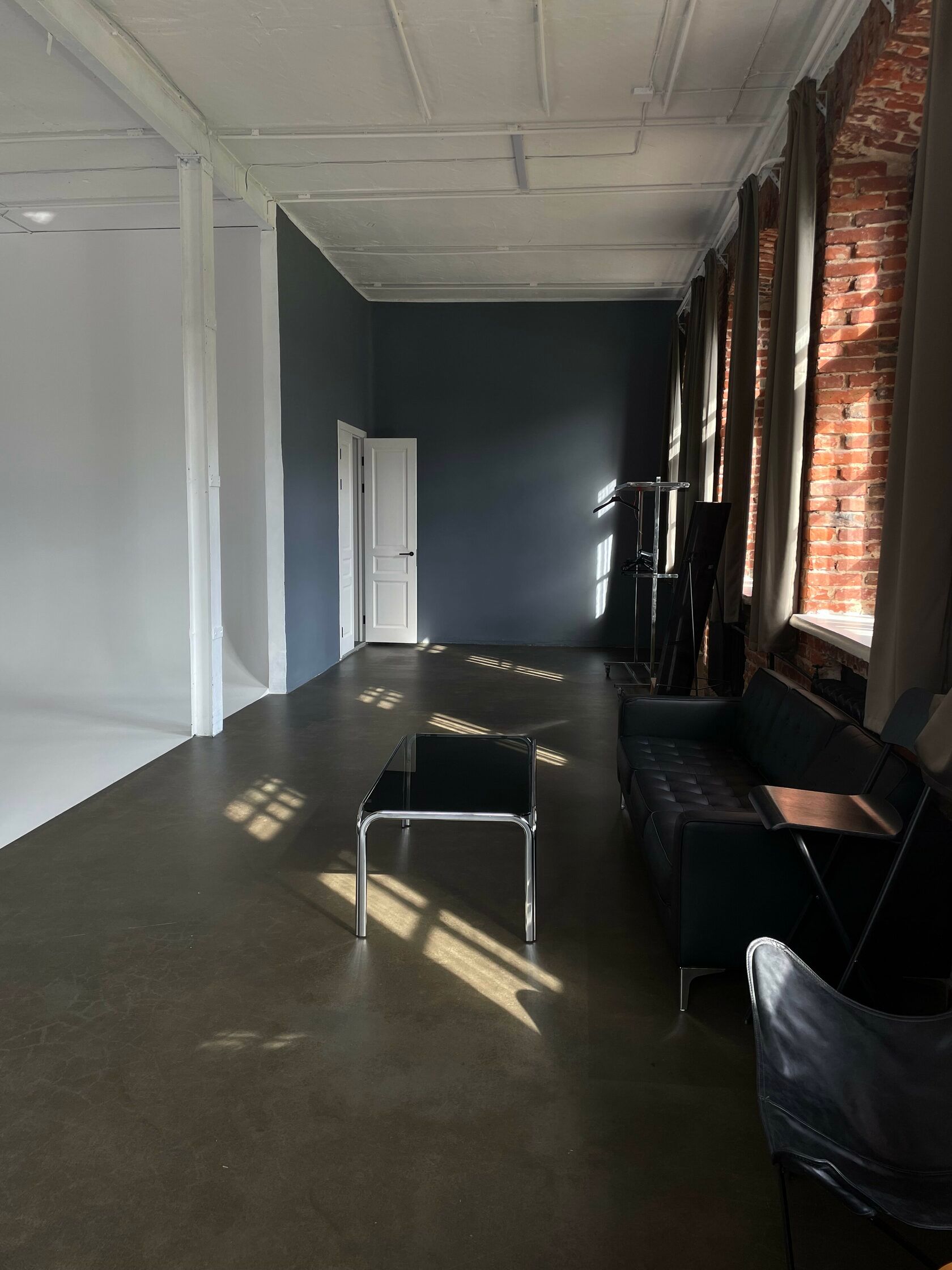 Аренда фотостудии ZARNICA STUDIO Зал Новый Зал в Минске | Фото 