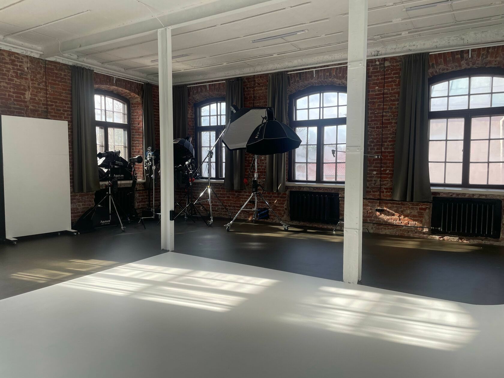 Аренда фотостудии ZARNICA STUDIO Зал Новый Зал в Минске | Фото 