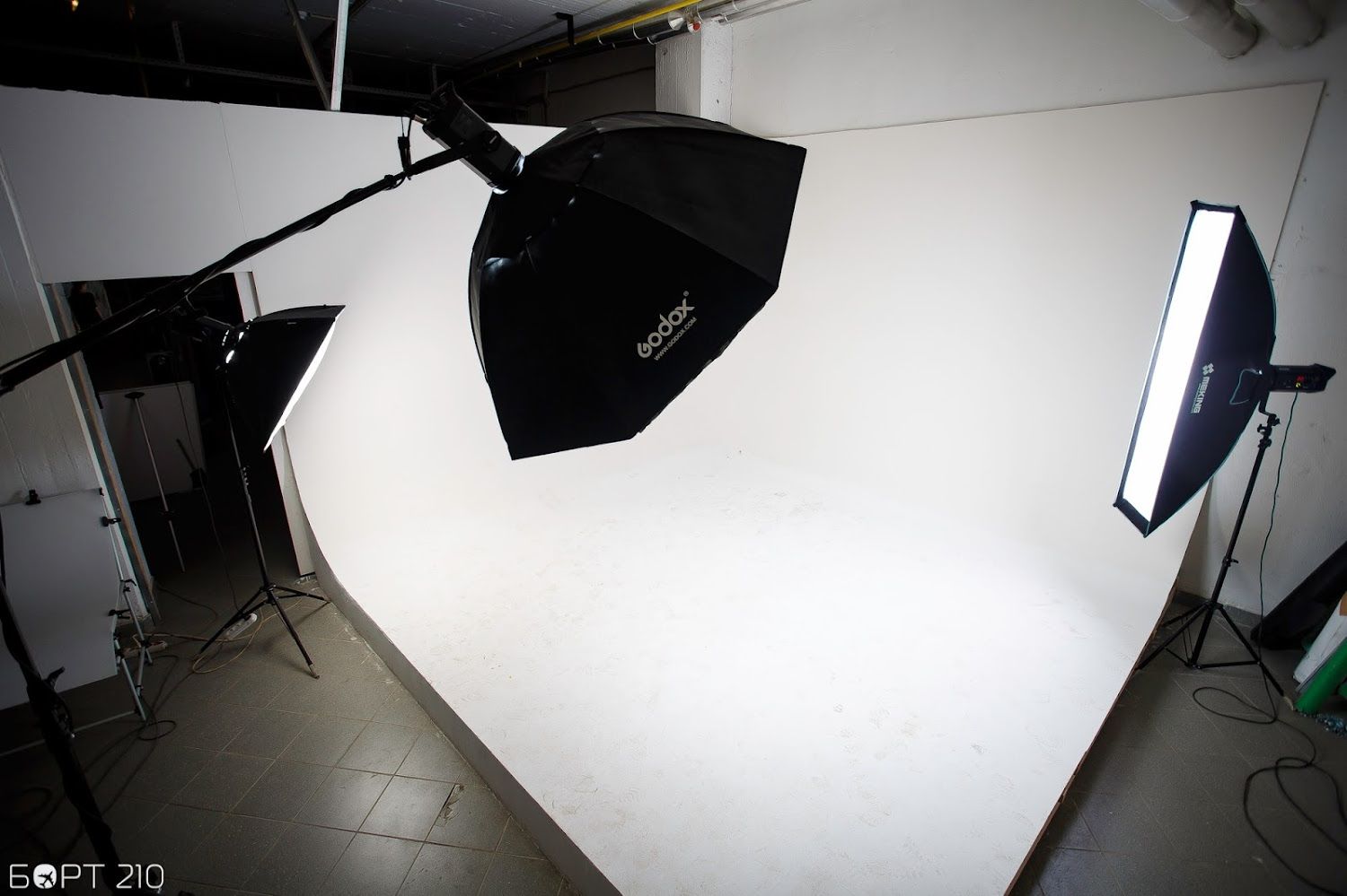 Аренда фотостудии Зал БОРТ_ФОТО в Волгограде | Фото 